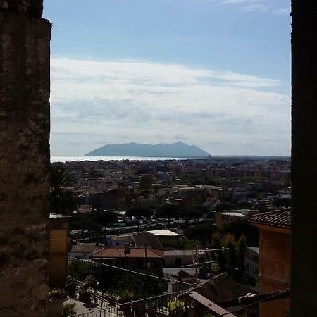 Torrione San Lorenzo I Terracina Buitenkant foto