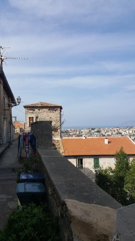 Torrione San Lorenzo I Terracina Buitenkant foto
