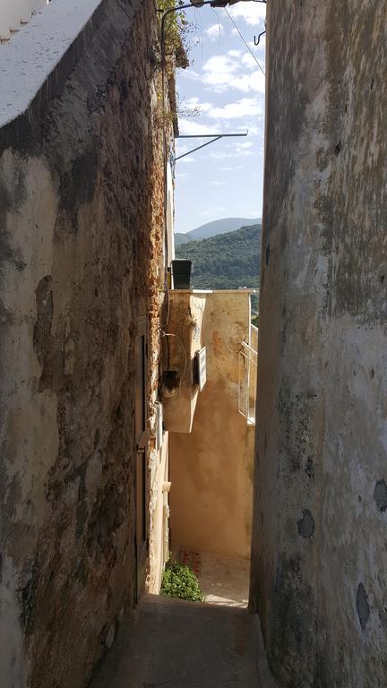 Torrione San Lorenzo I Terracina Buitenkant foto
