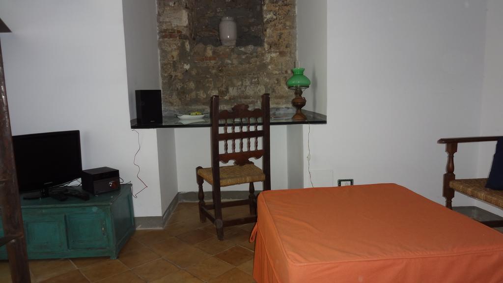 Torrione San Lorenzo I Terracina Buitenkant foto